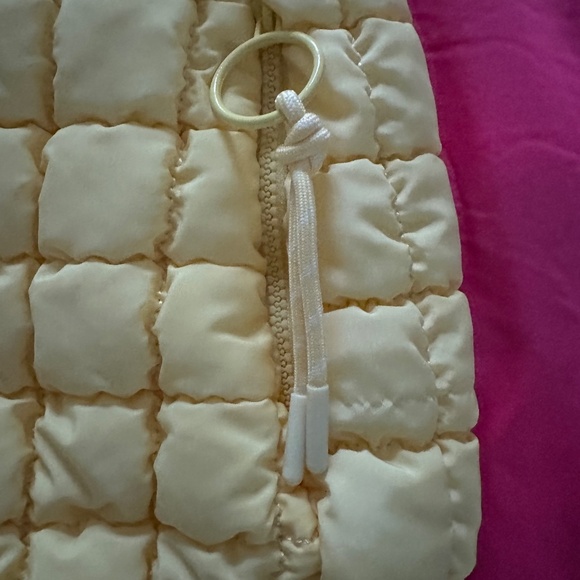 Urban Fit by Urban Expressions Quilted Puffer Bag Soft Yellow - Picture 6 of 6